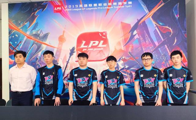 了进攻端的 了进攻端的