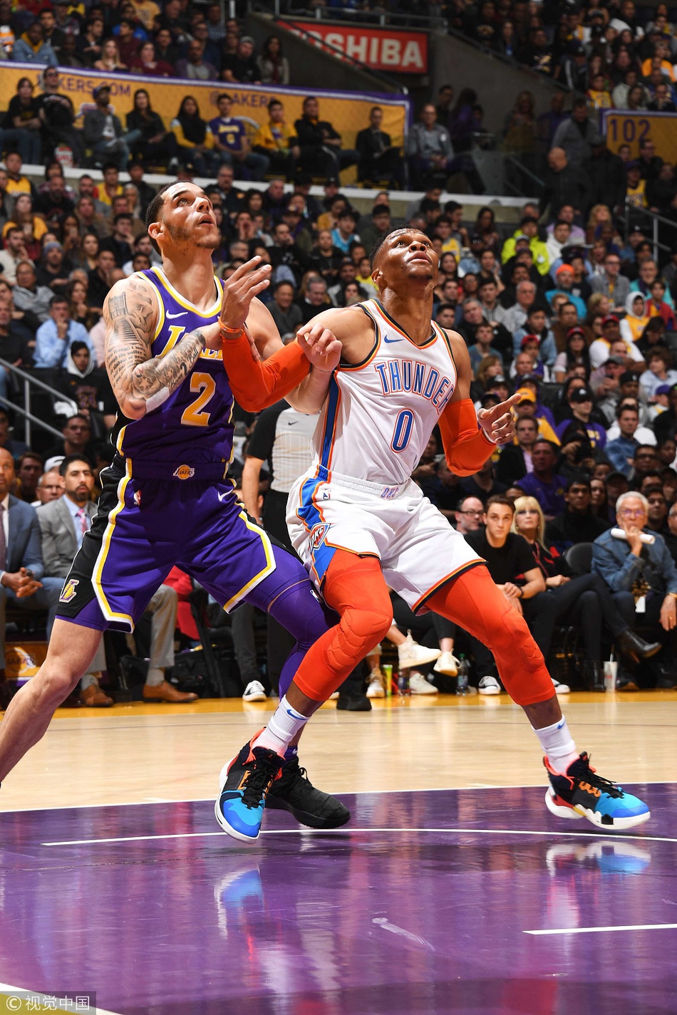 尖的滑雪装 尖的滑雪装