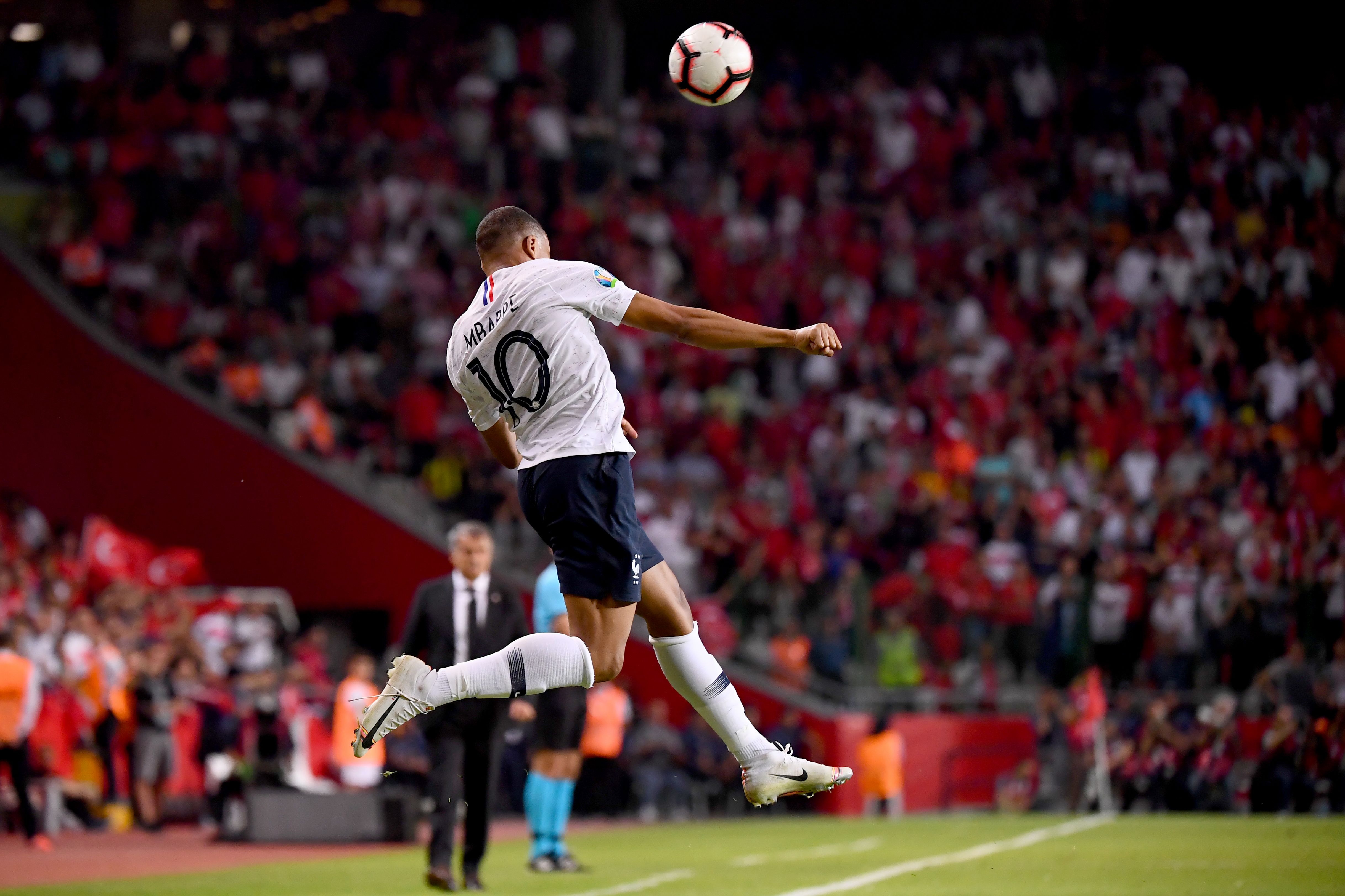 虽然面对同 虽然面对同